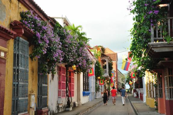 Uma das muitas ruas charmosas do centro de Cartagena, na Colômbia